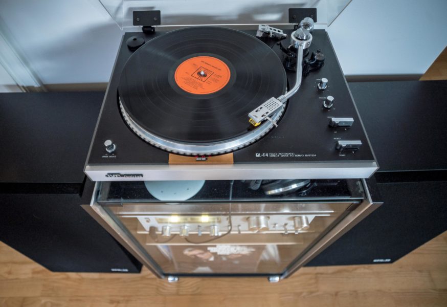 Vintage Stereo Rig - Turntable view